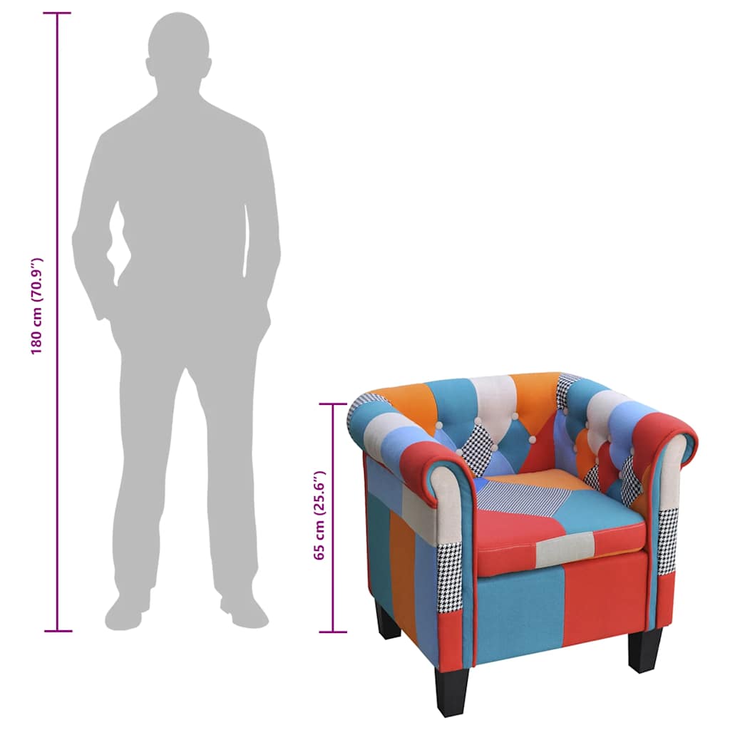 Poltrona de tecido com design de retalhos