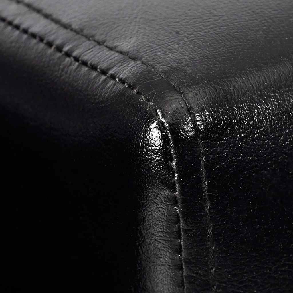 Poltrona em forma de cubo couro artificial preto